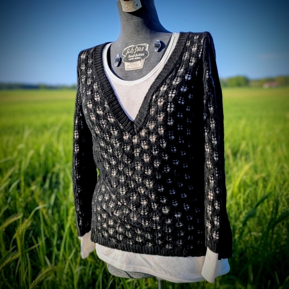 Old Navy Black Mohair Lace-Knit V-Neck Sweater Size L